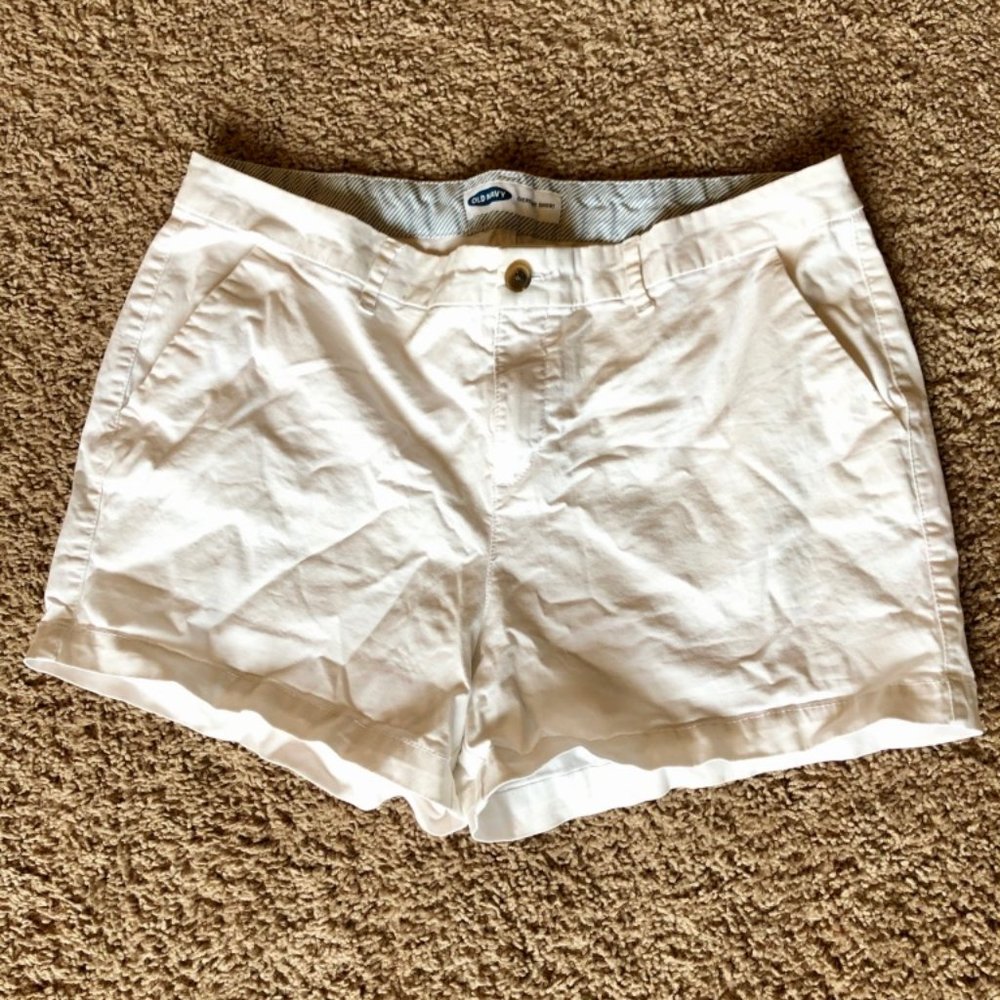 Mid-Rise Everyday Short